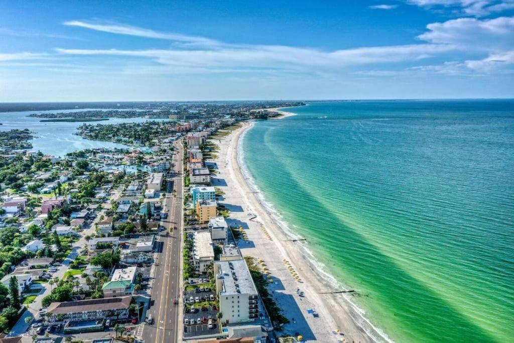 Sunset Beach Suites Of Madeira Beach! Pet Friendly Summer Getaway! Steps To Beach! - Suite 10 St. Pete Beach Extérieur photo