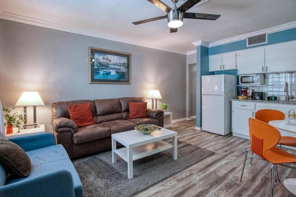 Sunset Beach Suites Of Madeira Beach! Pet Friendly Summer Getaway! Steps To Beach! - Suite 10 St. Pete Beach Extérieur photo