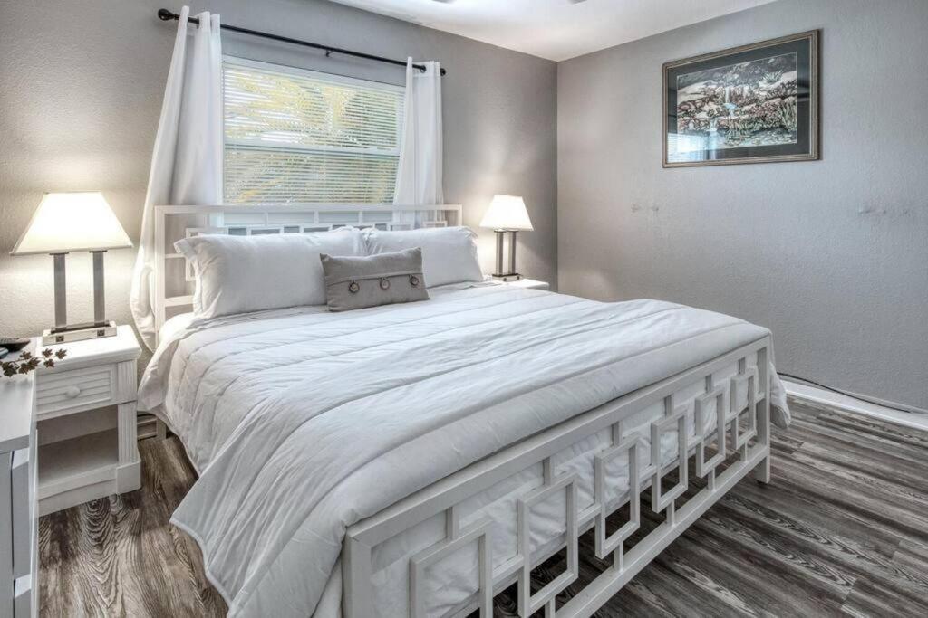 Sunset Beach Suites Of Madeira Beach! Pet Friendly Summer Getaway! Steps To Beach! - Suite 10 St. Pete Beach Extérieur photo