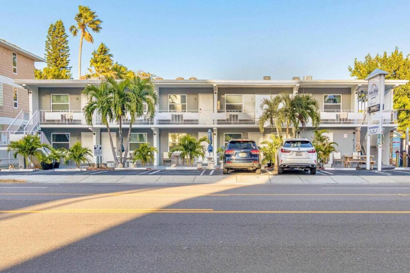 Sunset Beach Suites Of Madeira Beach! Pet Friendly Summer Getaway! Steps To Beach! - Suite 10 St. Pete Beach Extérieur photo